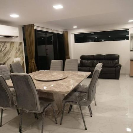 Stayhaven Starmount 4Bhk & Pool 뭄바이 외부 사진