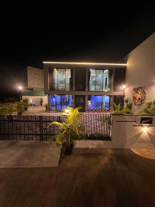 Stayhaven Starmount 4Bhk & Pool 뭄바이 외부 사진