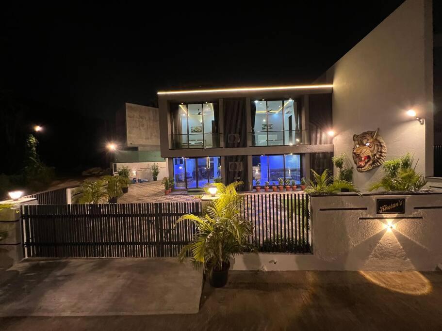 Stayhaven Starmount 4Bhk & Pool 뭄바이 외부 사진
