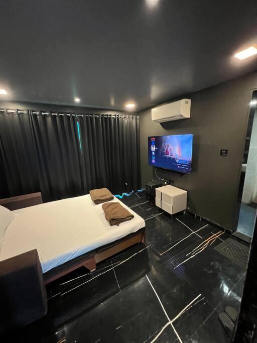 Stayhaven Starmount 4Bhk & Pool 뭄바이 외부 사진